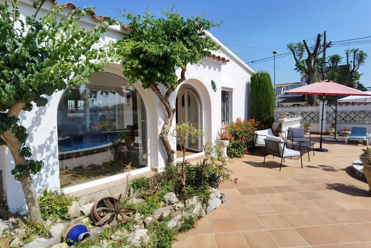 Leon Inmo Casa Ella - 13009 Villa Empuriabrava