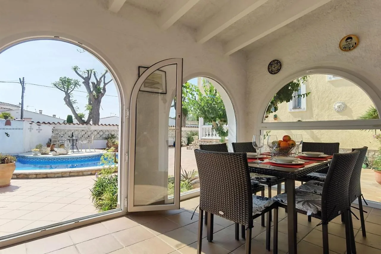 Leon Inmo Casa Ella - 13009 Villa Empuriabrava